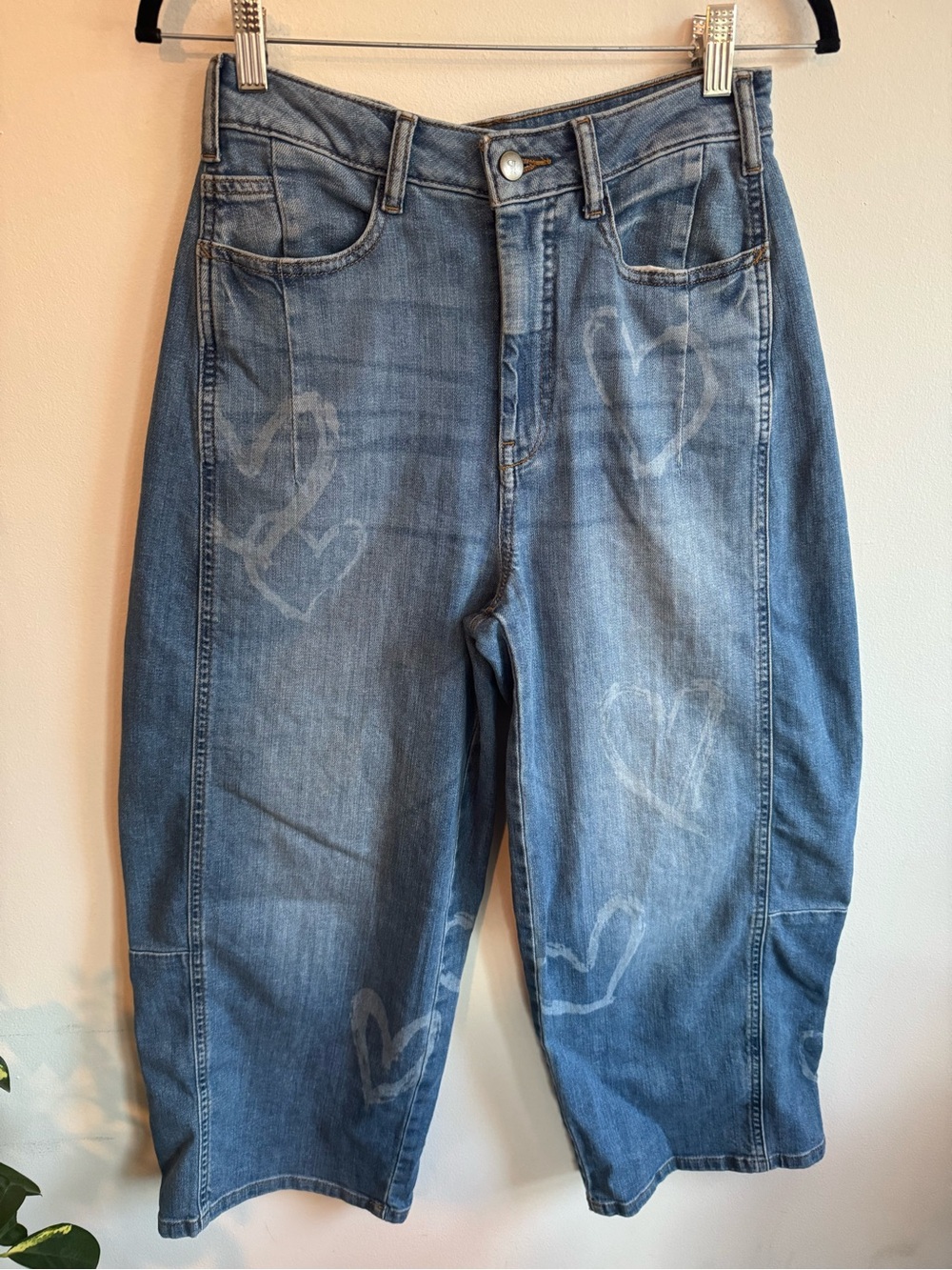 Pilcro Anthropologie Heart Print Barrel Leg Jeans Size 25 - Picture 2 of 10